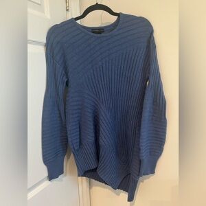 Design History blue asymmetrical ribbed knit sweater size M bishop style sleeves